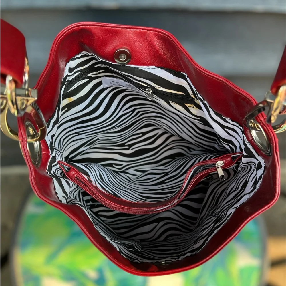 Braciano Red Faux Leather Handbag - Picture 3 of 5